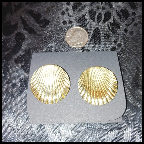 Marked Direction One Gold Tone Earrings - Picture 2 of 6